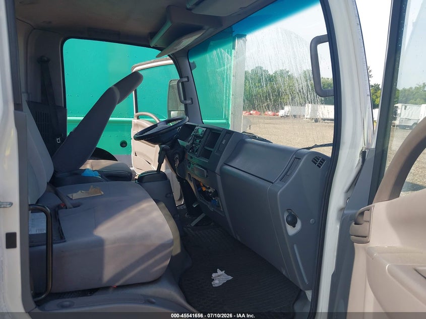 2022 Isuzu VIN JALE5W161N7304450 IAAI salvage auction — SIDE, Salvage Title, sold $10,250 on 2026-09-09 (photo 6)