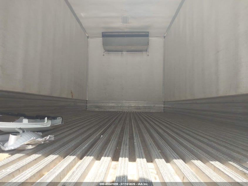 2022 Isuzu VIN JALE5W161N7304450 IAAI salvage auction — SIDE, Salvage Title, sold $10,250 on 2026-09-09 (photo 7)