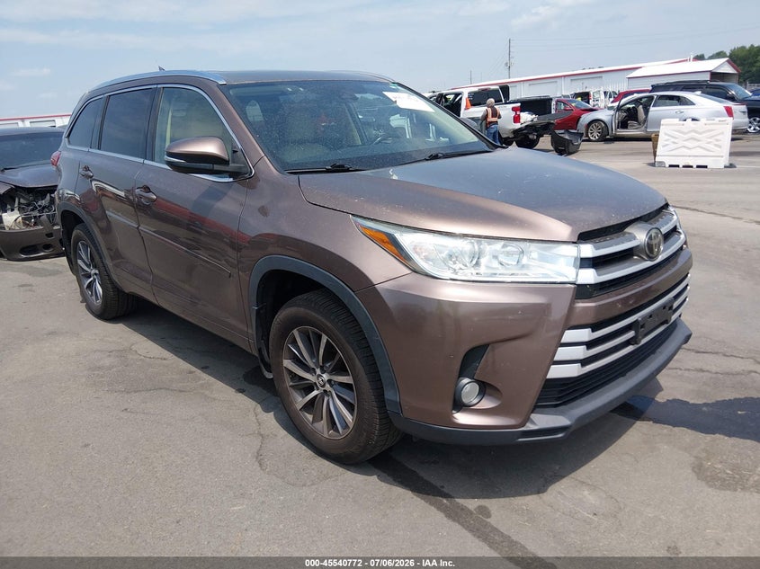 2018 Toyota Highlander VIN 5TDJZRFHXJS801352 IAAI salvage auction — REAR END, Salvage (North Carolina), sold $9,700 on 2026-07-23 (photo 1)