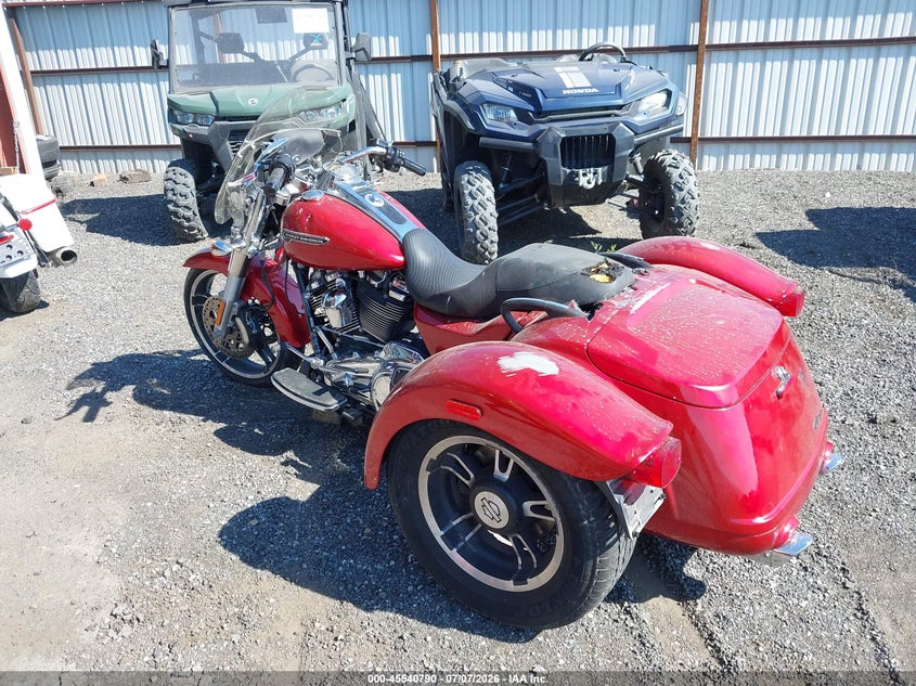 2018 Harley-davidson Freewheeler VIN 1HD1MCC16JB857684 IAAI salvage auction — REAR END, Bill Of Sale (Washington), sold $5,500 on 2026-07-29 (photo 3)
