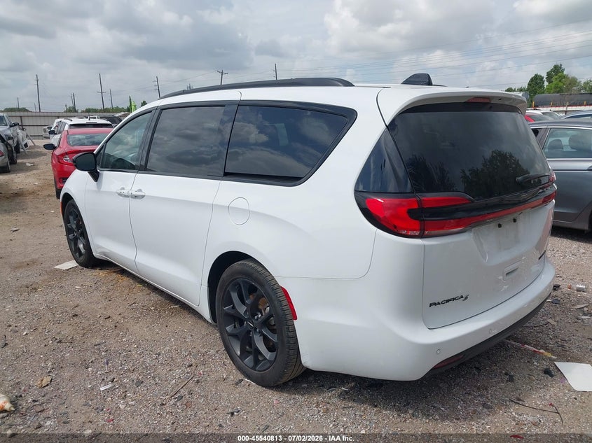 2025 Chrysler Pacifica VIN 2C4RC1GGXSR522022 IAAI salvage auction — ENGINE DAMAGE, Enterprise Vehicles Clear Only (Pennsylvania), sold $18,850 on 2026-07-23 (photo 3)