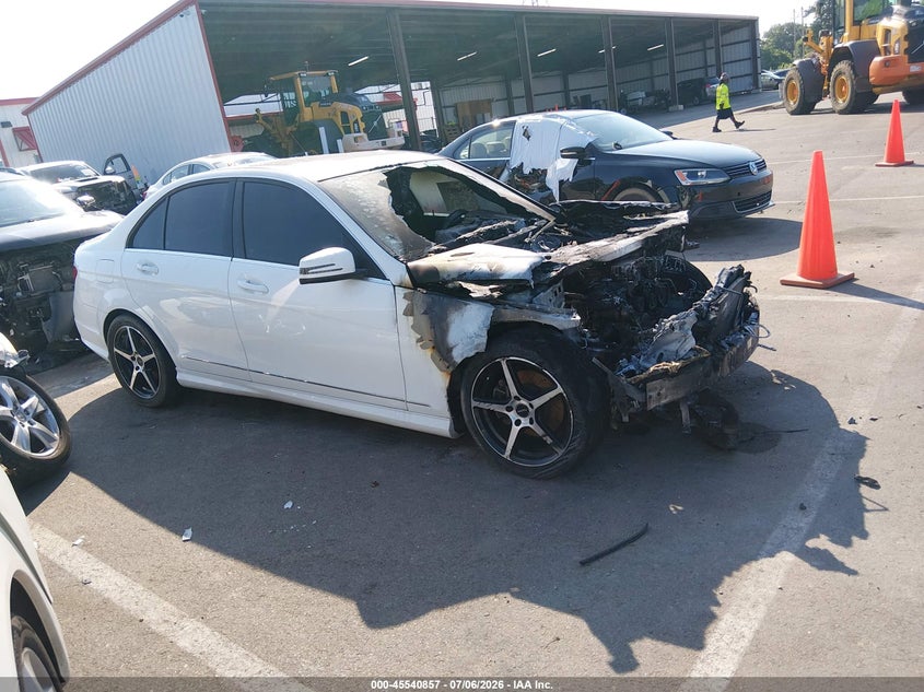 2014 Mercedes-benz C-klasse VIN WDDGF4HB9EA951007 IAAI salvage auction — ENGINE DAMAGE, Non-Repairable (Tennessee), sold $175 on 2026-08-04 (photo 1)