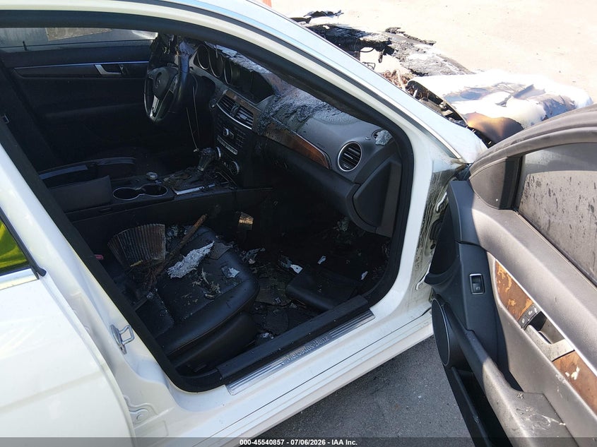 2014 Mercedes-benz C-klasse VIN WDDGF4HB9EA951007 IAAI salvage auction — ENGINE DAMAGE, Non-Repairable (Tennessee), sold $175 on 2026-08-04 (photo 5)
