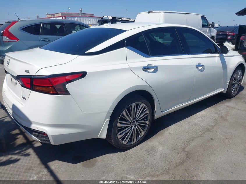 2024 Nissan Altima VIN 1N4BL4EW2RN389699 IAAI salvage auction — LEFT SIDE, Wait Title, sold $8,800 on 2026-08-20 (photo 4)