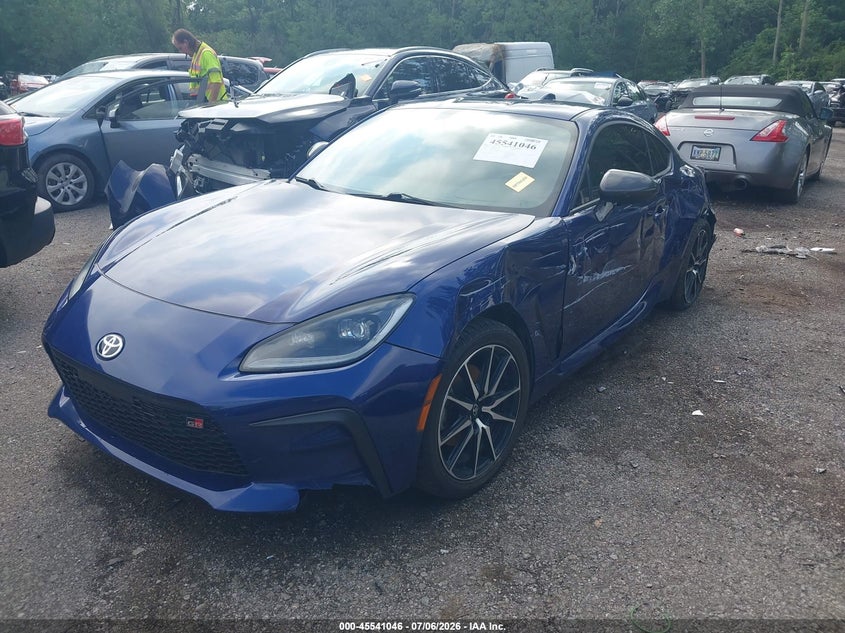 2022 Toyota Gr 86 VIN JF1ZNBC18N8755324 IAAI salvage auction — SIDE, Salvage (Ohio), sold $1,050 on 2026-07-31 (photo 2)