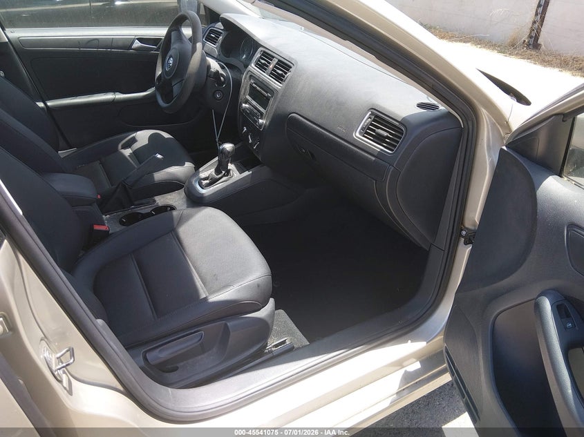 2012 Volkswagen Jetta VIN 3VWDP7AJ4CM463237 IAAI salvage auction — LEFT FRONT, Salvage Title, sold $2,200 on 2026-08-09 (photo 5)