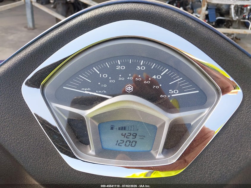 2023 Piaggio VIN ZAPC546B4P7002901 IAAI salvage auction — FRONT & REAR, Salvage (Texas), sold $325 on 2026-07-28 (photo 7)