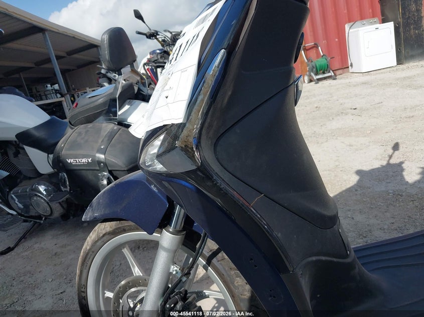 2023 Piaggio VIN ZAPC546B4P7002901 IAAI salvage auction — FRONT & REAR, Salvage (Texas), sold $325 on 2026-07-28 (photo 9)