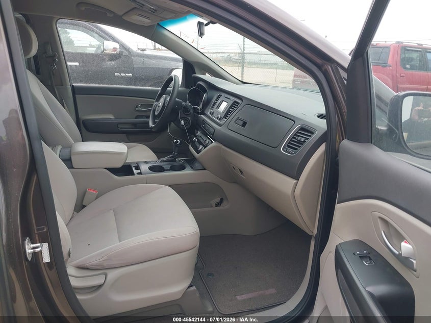 2016 Kia SEDONA VIN KNDMB5C17G6093751 IAAI salvage auction — SIDE, Original (Texas), sold $1,225 on 2026-07-30 (photo 5)