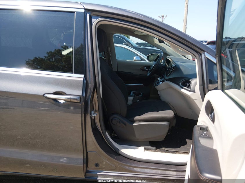 2018 Chrysler Pacifica VIN 2C4RC1FG6JR315871 IAAI salvage auction — MECHANICAL, Salvage Title, sold $3,550 on 2026-08-21 (photo 5)
