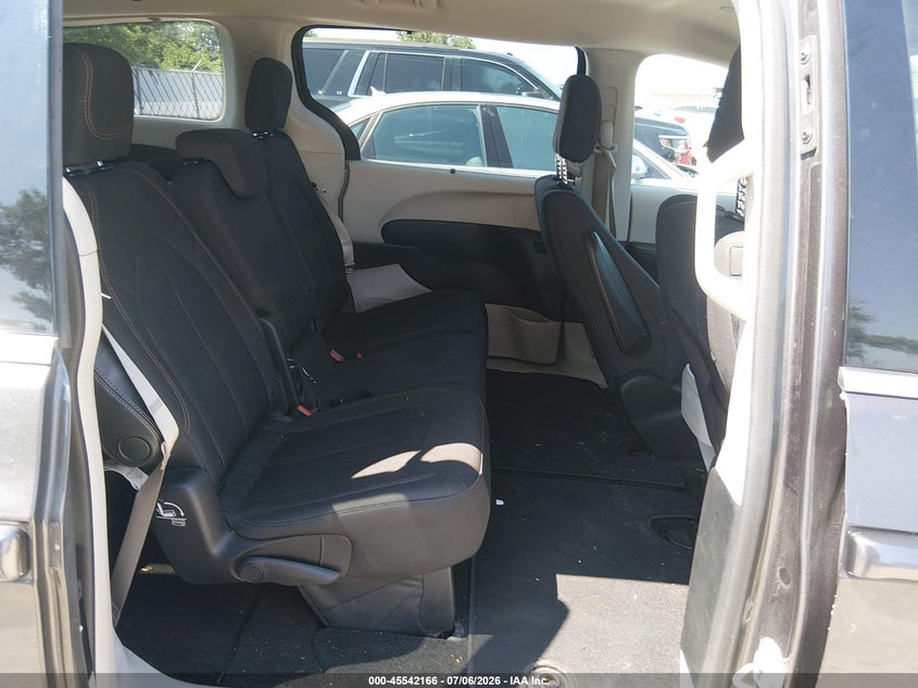 2018 Chrysler Pacifica VIN 2C4RC1FG6JR315871 IAAI salvage auction — MECHANICAL, Salvage Title, sold $3,550 on 2026-08-21 (photo 8)