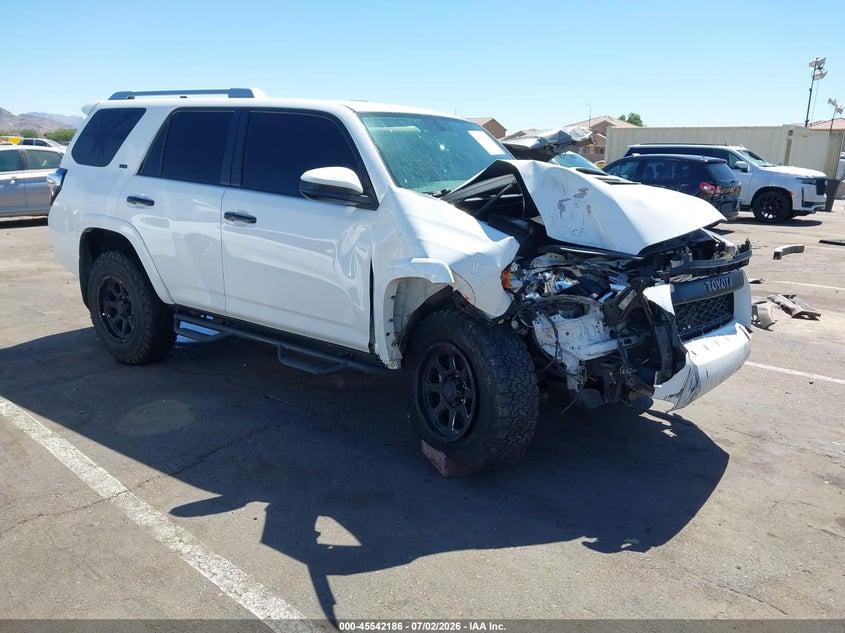 2018 Toyota 4runner VIN JTEBU5JR8J5511706 IAAI salvage auction — RIGHT FRONT, Salvage Title, sold $6,800 on 2026-07-20 (photo 1)
