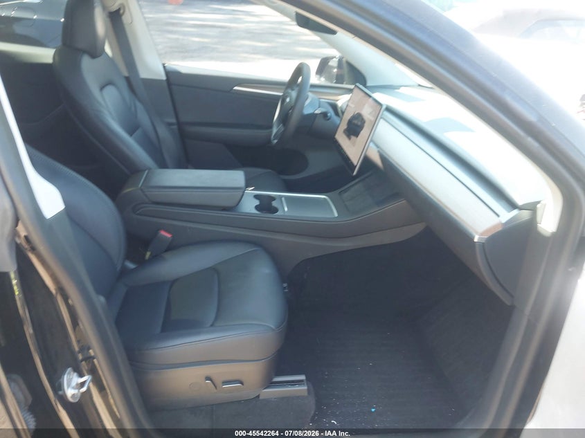2023 Tesla Model y VIN 7SAYGDEF1PF698720 IAAI salvage auction — SIDE, Salvage Title, sold $8,400 on 2026-08-02 (photo 5)