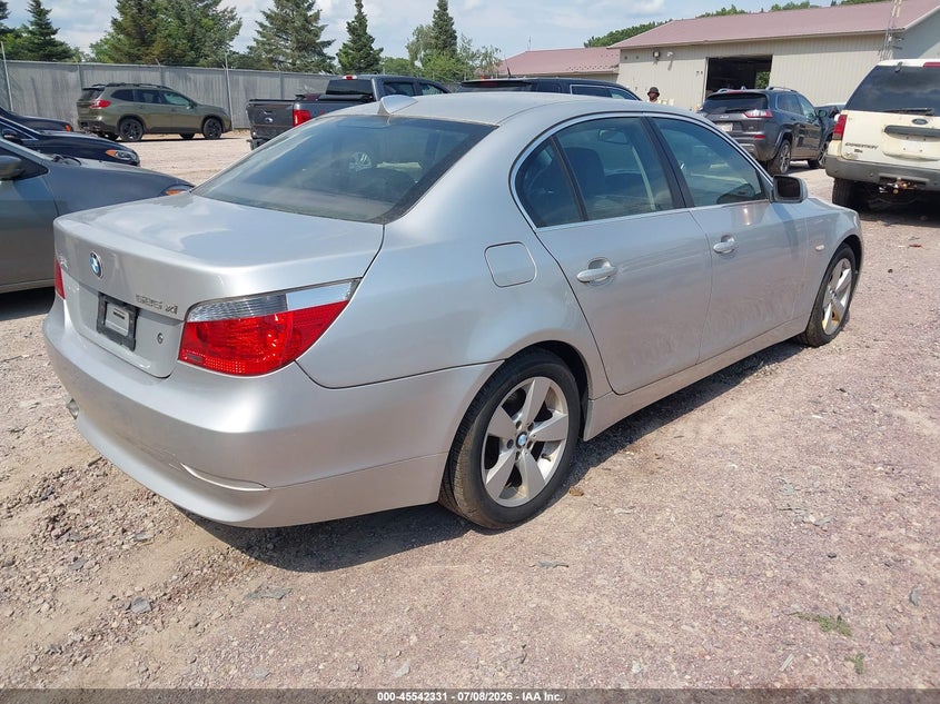 2007 BMW 5 series VIN WBANF335X7CW71226 IAAI salvage auction — NORMAL WEAR, Clear-Endorsement (Wisconsin), sold $175 on 2026-07-22 (photo 4)