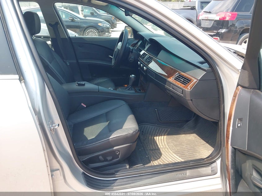 2007 BMW 5 series VIN WBANF335X7CW71226 IAAI salvage auction — NORMAL WEAR, Clear-Endorsement (Wisconsin), sold $175 on 2026-07-22 (photo 5)