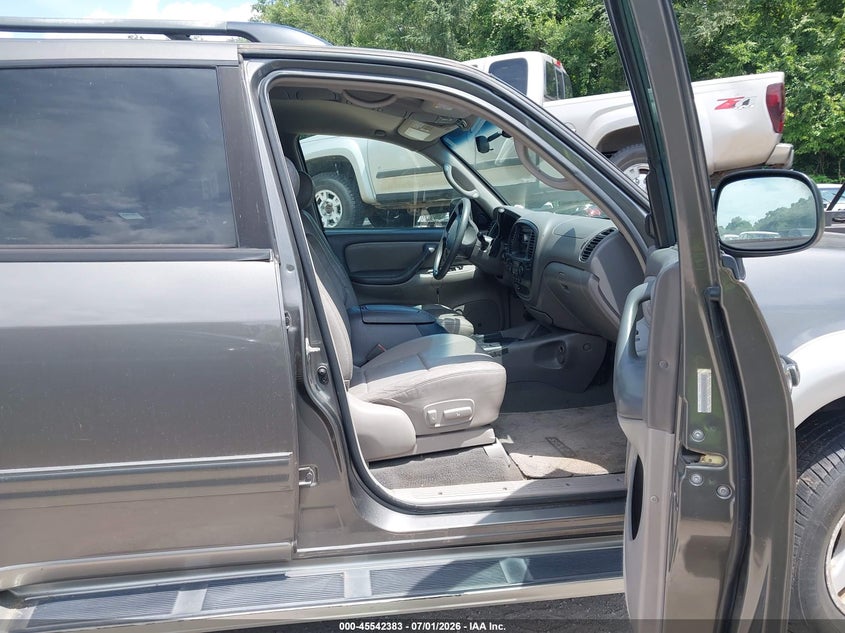 2004 Toyota Sequoia VIN 5TDZT34A24S217023 IAAI salvage auction — NORMAL WEAR, Clear (Kansas), sold $1,050 on 2026-07-08 (photo 5)