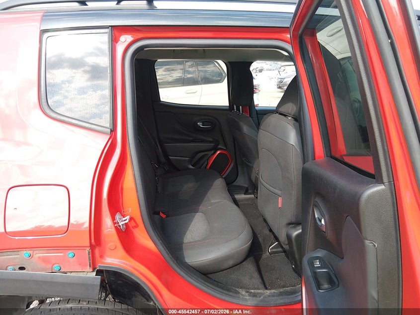 2017 Jeep Renegade VIN ZACCJBCB6HPF30322 IAAI salvage auction — REAR END, Salvage Title, sold $1,400 on 2026-08-13 (photo 8)
