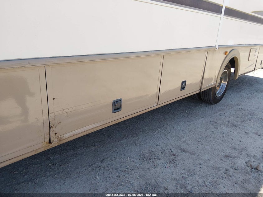 1999 Ford F-550 super duty VIN 3FCNF53S9XJA21016 IAAI salvage auction — LEFT SIDE, Clear (Wisconsin), sold $100 on 2026-07-18 (photo 6)