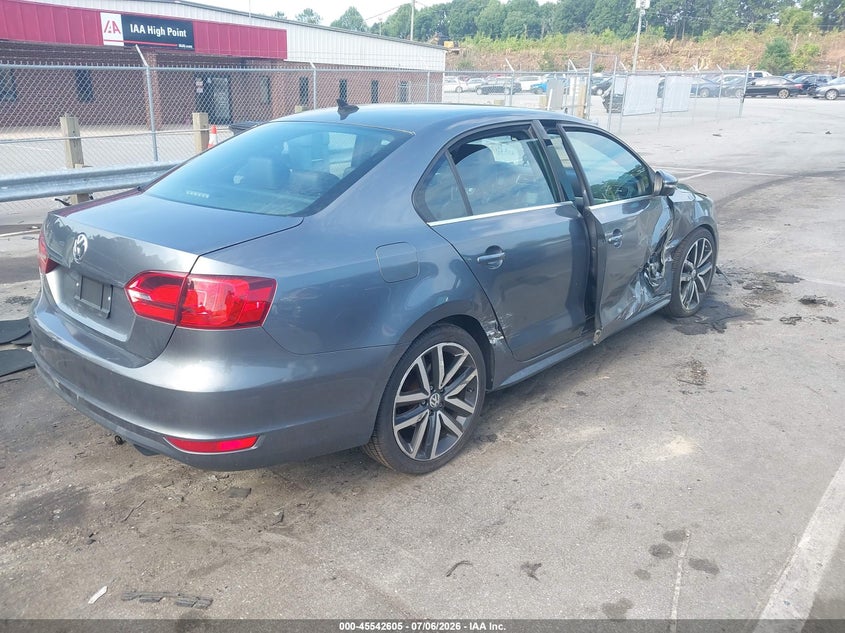 2013 Volkswagen Jetta VIN 3VW4A7AJ3DM240819 IAAI salvage auction — RIGHT SIDE, Wait Title, sold $1,600 on 2026-09-17 (photo 4)
