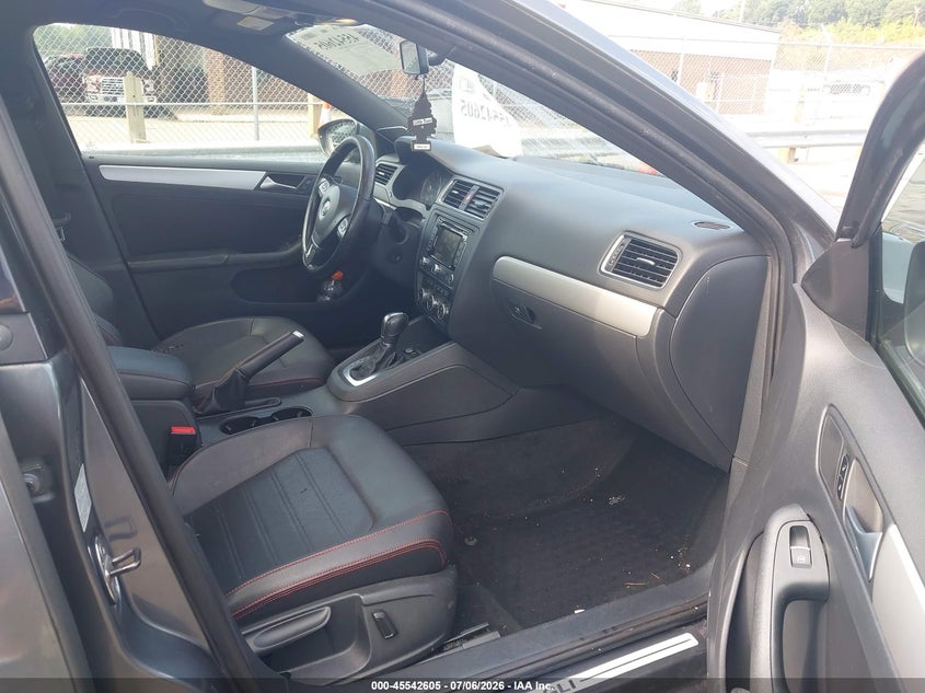 2013 Volkswagen Jetta VIN 3VW4A7AJ3DM240819 IAAI salvage auction — RIGHT SIDE, Wait Title, sold $1,600 on 2026-09-17 (photo 5)