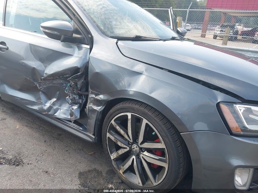 2013 Volkswagen Jetta VIN 3VW4A7AJ3DM240819 IAAI salvage auction — RIGHT SIDE, Wait Title, sold $1,600 on 2026-09-17 (photo 6)