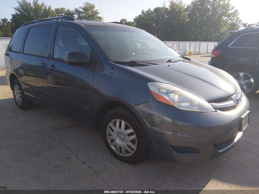 2008 Toyota Sienna VIN 5TDZK23CX8S161130 IAAI salvage auction — NORMAL WEAR, Clear (Missouri), sold $325 on 2026-07-28 (photo 1)