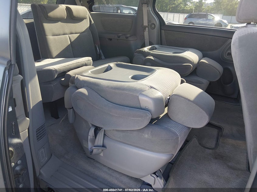 2008 Toyota Sienna VIN 5TDZK23CX8S161130 IAAI salvage auction — NORMAL WEAR, Clear (Missouri), sold $325 on 2026-07-28 (photo 8)