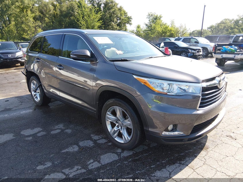 2015 Toyota Highlander VIN 5TDDKRFH3FS105179 IAAI salvage auction — SIDE, Salvage (Kansas), sold $8,700 on 2026-07-26 (photo 1)