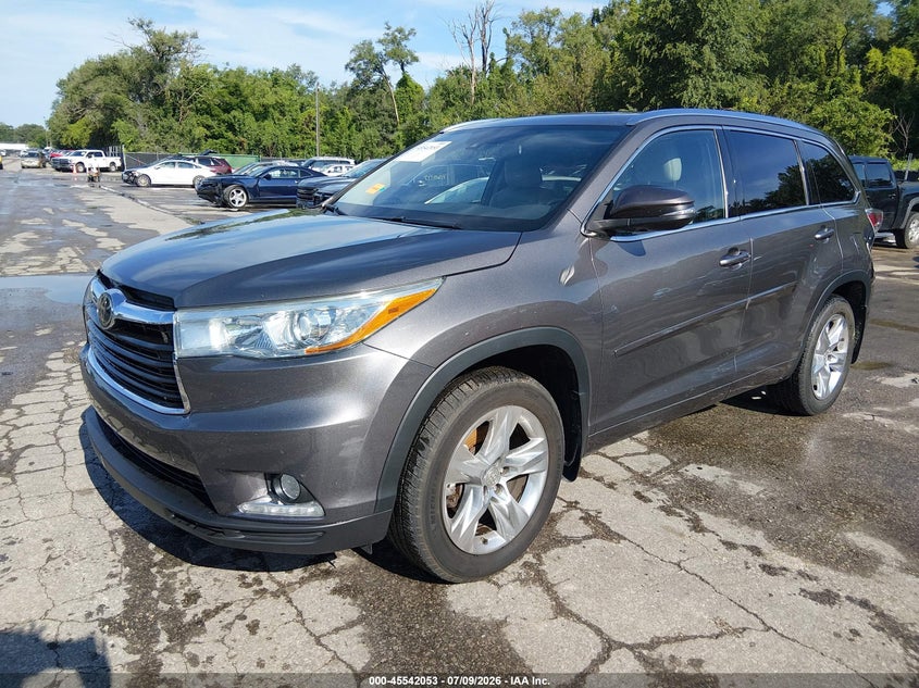 2015 Toyota Highlander VIN 5TDDKRFH3FS105179 IAAI salvage auction — SIDE, Salvage (Kansas), sold $8,700 on 2026-07-26 (photo 2)