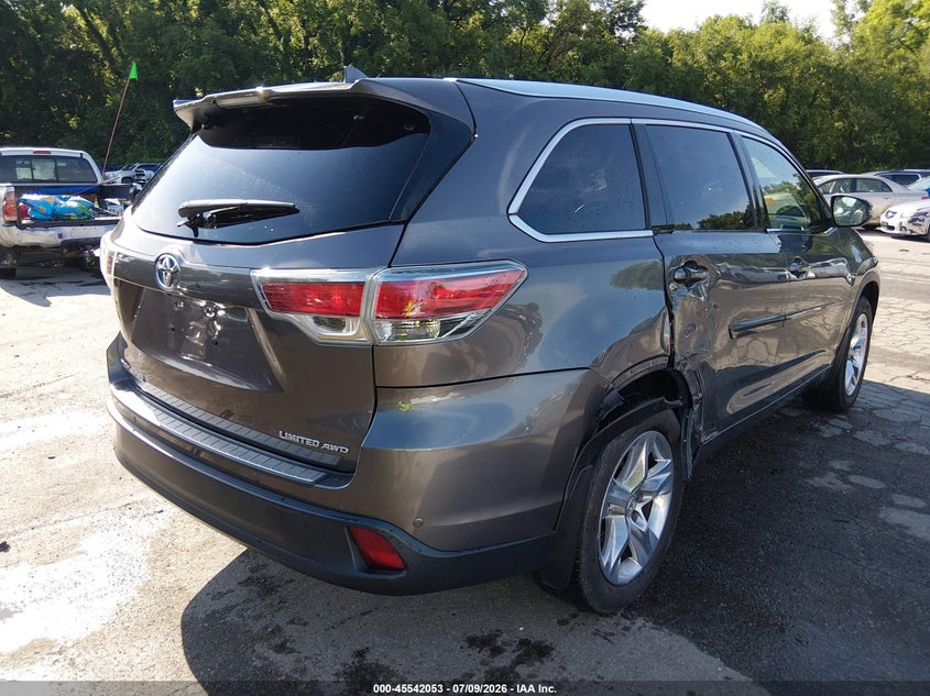 2015 Toyota Highlander VIN 5TDDKRFH3FS105179 IAAI salvage auction — SIDE, Salvage (Kansas), sold $8,700 on 2026-07-26 (photo 4)