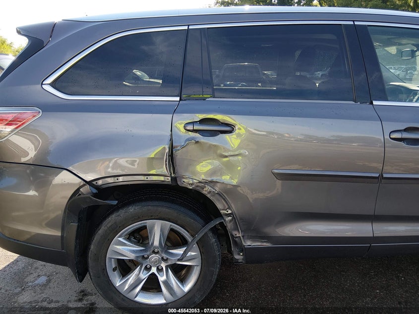2015 Toyota Highlander VIN 5TDDKRFH3FS105179 IAAI salvage auction — SIDE, Salvage (Kansas), sold $8,700 on 2026-07-26 (photo 6)