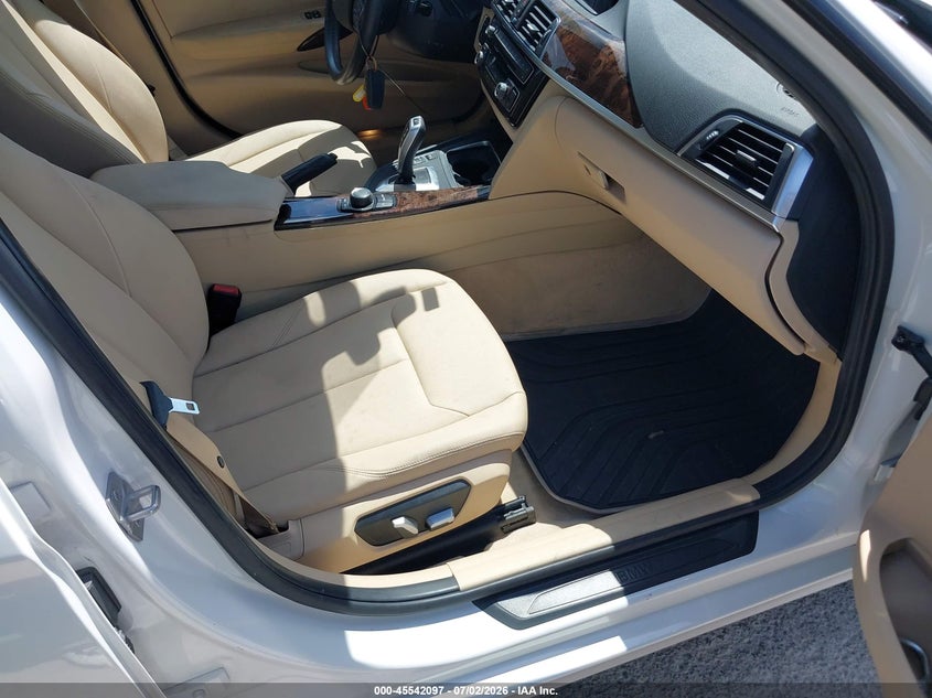 2016 BMW 3er VIN WBA8E1G5XGNT34509 IAAI salvage auction — NORMAL WEAR, Original (Texas), sold $1,125 on 2026-07-29 (photo 5)