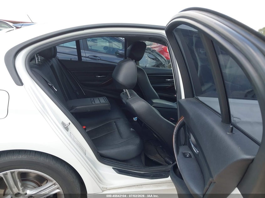 2015 BMW 3er VIN WBA3A5C51FP605415 IAAI salvage auction — NORMAL WEAR, Original (Texas), sold $600 on 2026-07-28 (photo 8)