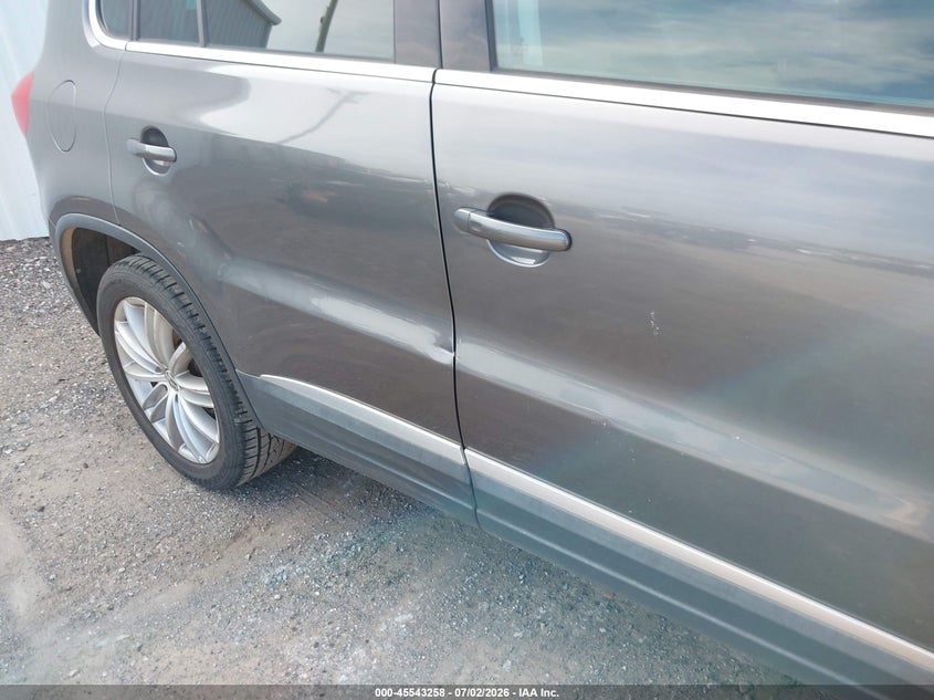 2015 Volkswagen Tiguan VIN WVGAV7AX5FW569275 IAAI salvage auction — NORMAL WEAR, Clear (California), sold $475 on 2026-07-29 (photo 6)