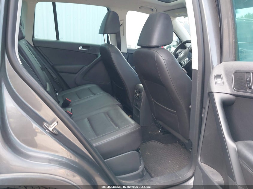 2015 Volkswagen Tiguan VIN WVGAV7AX5FW569275 IAAI salvage auction — NORMAL WEAR, Clear (California), sold $475 on 2026-07-29 (photo 8)
