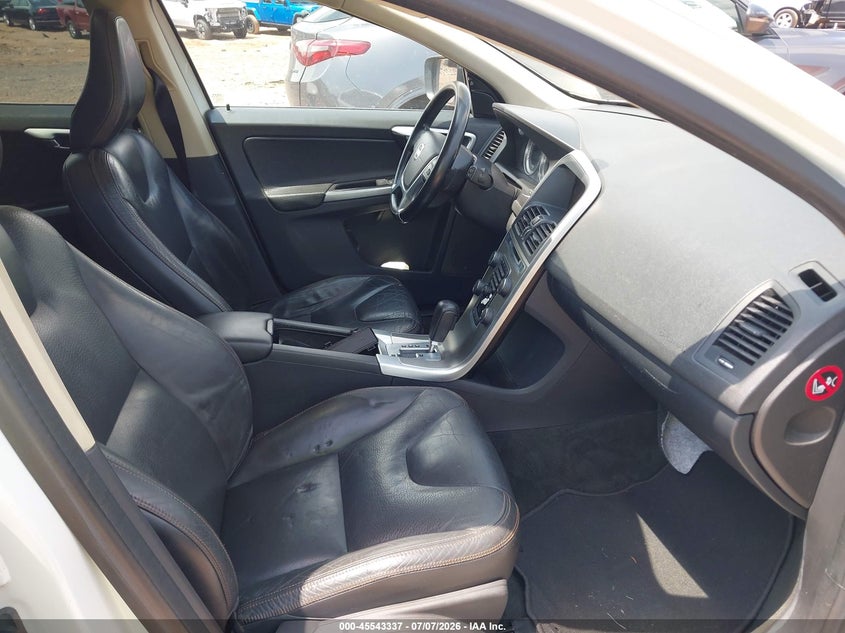 2011 Volvo Xc60 VIN YV4902DZ3B2218398 IAAI salvage auction — NORMAL WEAR, Clear (New Jersey), sold $750 on 2026-07-13 (photo 5)