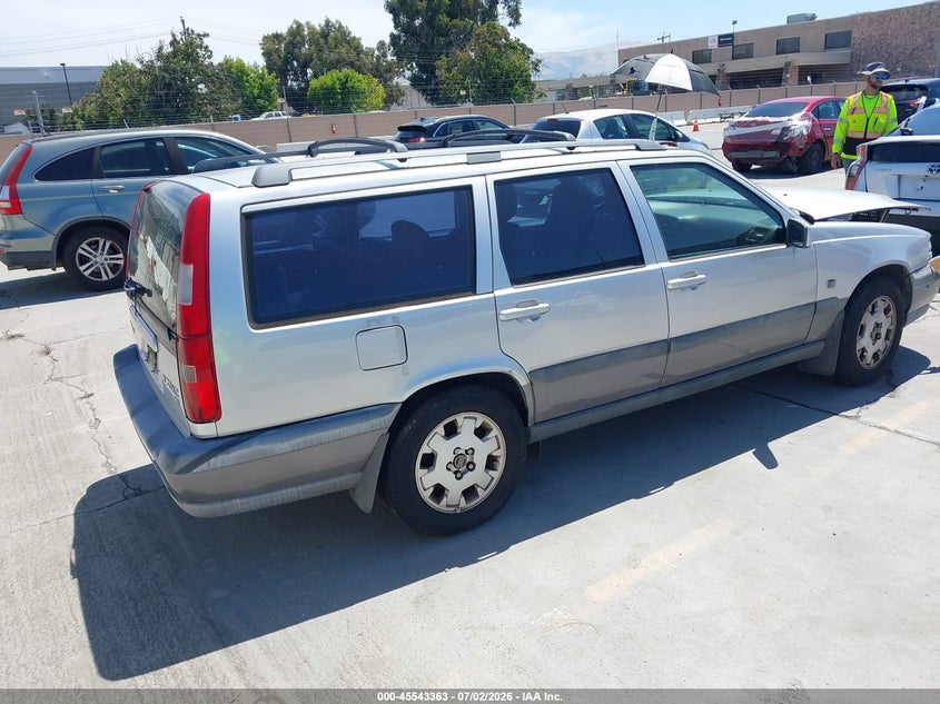 2000 Volvo V70 VIN YV1LZ56D6Y2666350 IAAI salvage auction — NORMAL WEAR, Clear - Dealer Only (California), sold $400 on 2026-07-20 (photo 4)