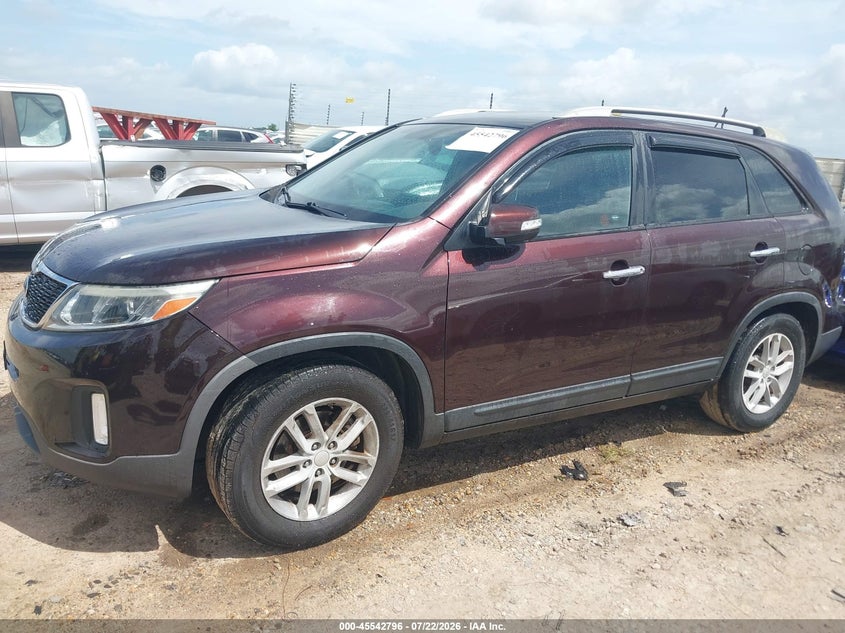 2015 Kia Sorento VIN 5XYKT4A62FG658917 IAAI salvage auction — NORMAL WEAR, Clear (Alabama), sold $325 on 2026-07-28 (photo 2)