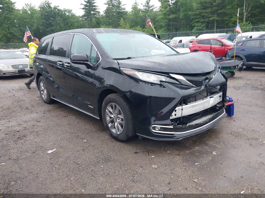 2021 Toyota Sienna VIN 5TDYRKEC5MS017290 — IAAI salvage auction photo