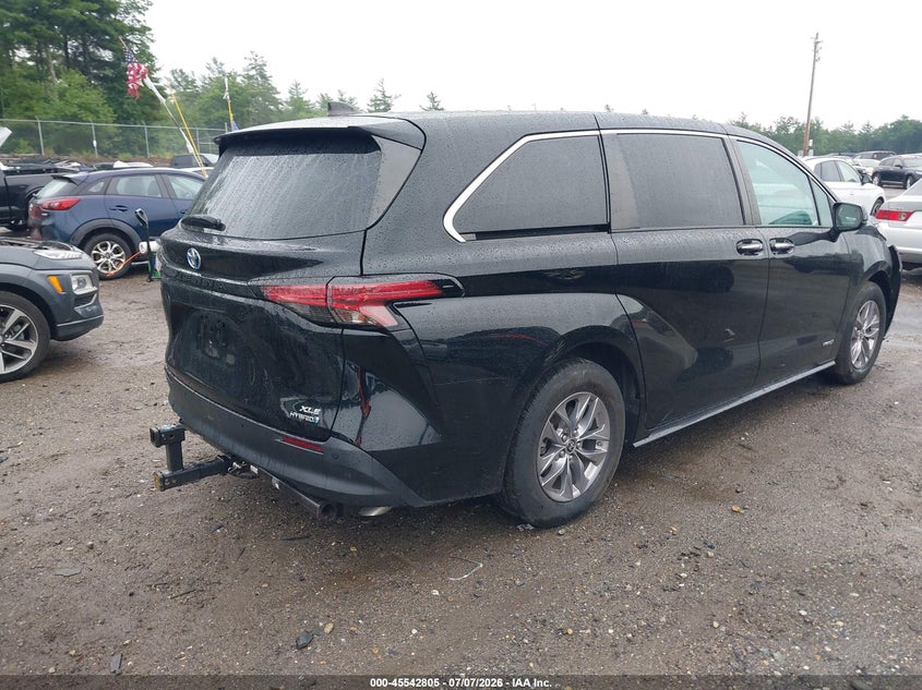 2021 Toyota Sienna VIN 5TDYRKEC5MS017290 IAAI salvage auction — FRONT END, Salvage (Idaho), sold $13,800 on 2026-08-23 (photo 4)