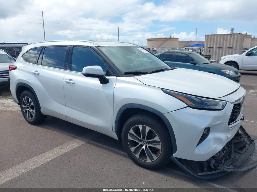 2022 Toyota Highlander VIN 5TDGZRAH3NS129755 — IAAI salvage auction photo