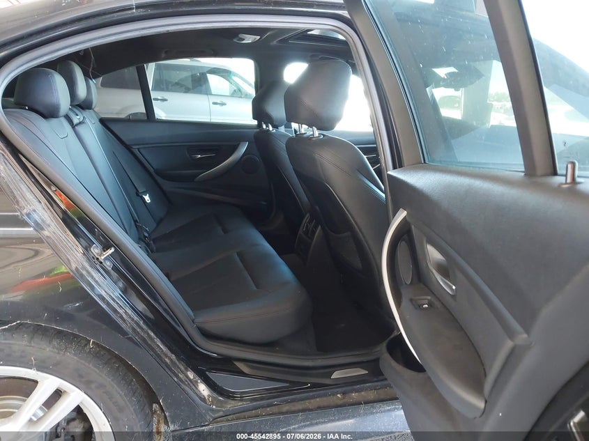 2013 BMW 3er VIN WBA3A5C51DF603747 IAAI salvage auction — NORMAL WEAR, Clear - Dealer Only (California), sold $1,300 on 2026-07-14 (photo 8)