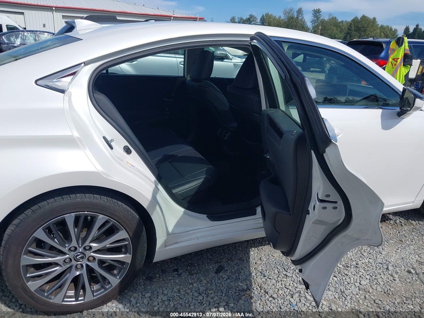 2019 Lexus ES VIN JTHB21B16K2001867 IAAI salvage auction — REAR END, Salvage Title, sold $11,400 on 2026-07-29 (photo 8)