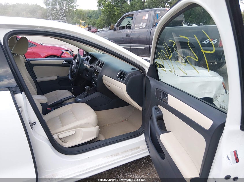 2011 Volkswagen Jetta VIN 3VWDZ7AJ0BM382213 IAAI salvage auction — RIGHT FRONT, Clear (Indiana), sold $900 on 2026-08-03 (photo 5)