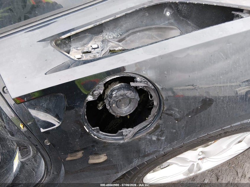2016 Chevrolet Corvette VIN 1G1YA2D77G5113758 IAAI salvage auction — EXTERIOR BURN, Salvage Title, sold $15,800 on 2026-07-28 (photo 6)