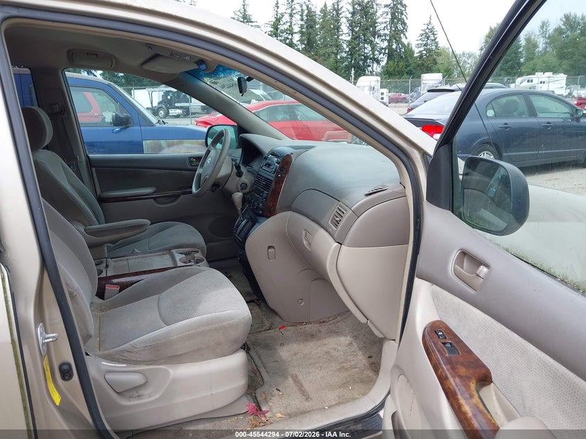 2004 Toyota Sienna VIN 5TDZA23CX4S195386 IAAI salvage auction — NORMAL WEAR, Clear (Washington), sold $875 on 2026-07-22 (photo 5)