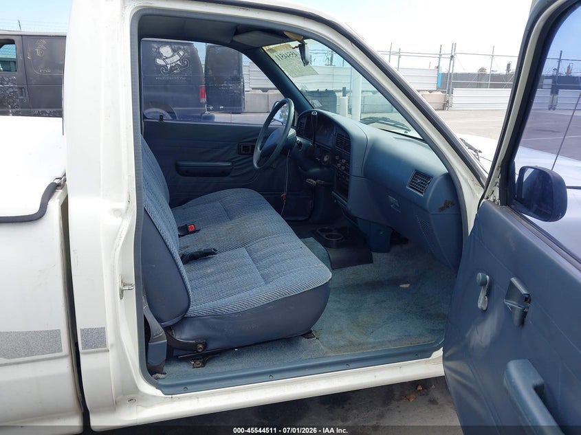 1994 Toyota Pickup VIN 4TARN81P0RZ166297 IAAI salvage auction — NORMAL WEAR, Clear - Dealer Only (California), sold $2,350 on 2026-07-08 (photo 5)