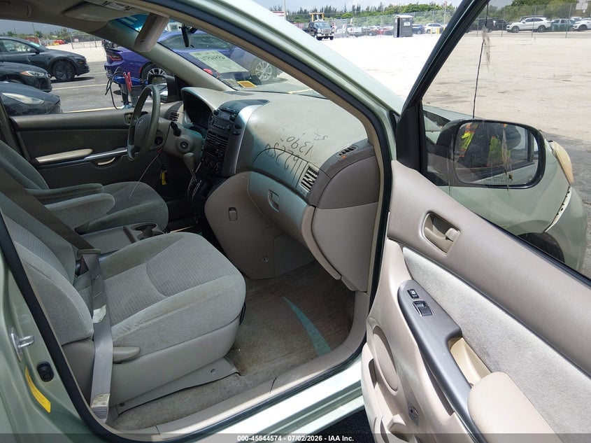2008 Toyota Sienna VIN 5TDZK23C78S139070 IAAI salvage auction — LEFT FRONT, Rebuildable (Florida), sold $1,625 on 2026-07-30 (photo 5)
