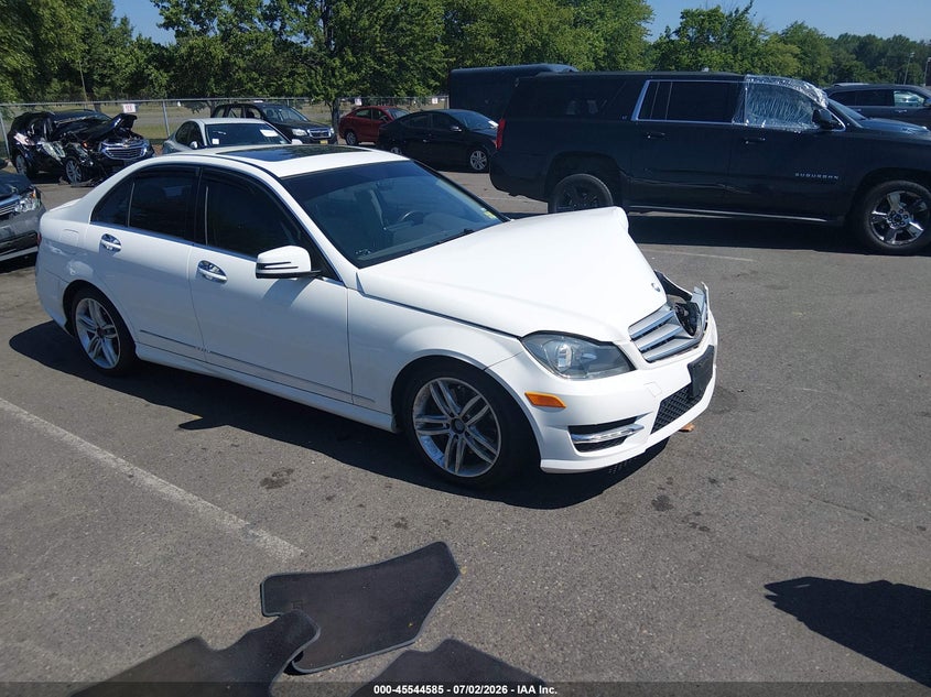2013 Mercedes-benz C-klasse VIN WDDGF8AB8DA822420 IAAI salvage auction — LEFT FRONT, Clear (New Jersey), sold $1,125 on 2026-07-27 (photo 1)