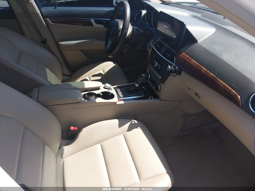 2013 Mercedes-benz C-klasse VIN WDDGF8AB8DA822420 IAAI salvage auction — LEFT FRONT, Clear (New Jersey), sold $1,125 on 2026-07-27 (photo 5)